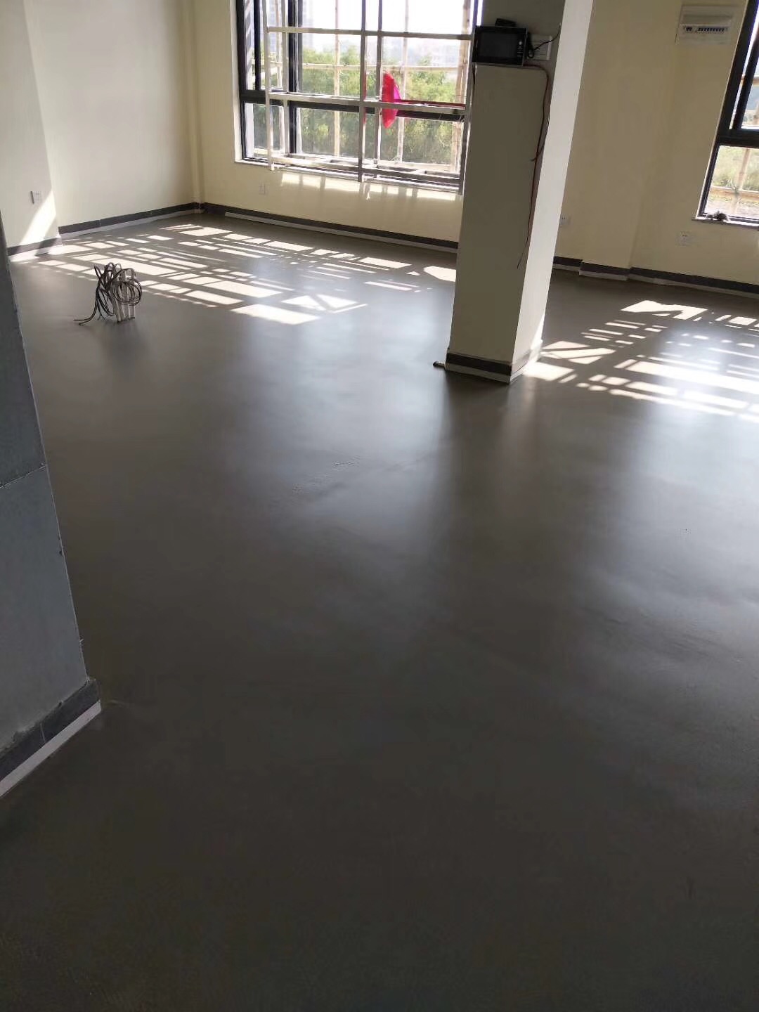 AP-340高強(qiáng)面層自流平水泥 AP-340高強(qiáng)面層自流平水泥