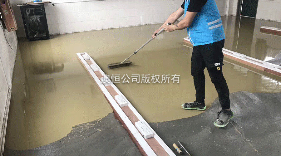 自流平水泥現(xiàn)場(chǎng)施工 自流平水泥現(xiàn)場(chǎng)施工