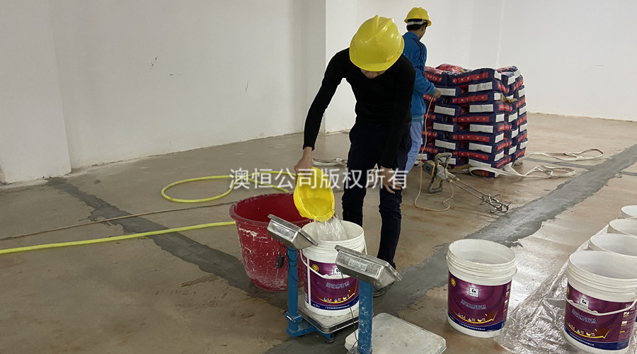 (十六)精確兌水的重要性_彩色面層自流平水泥的材料與施工 (十六)精確兌水的重要性_彩色面層自流平水泥的材料與施工