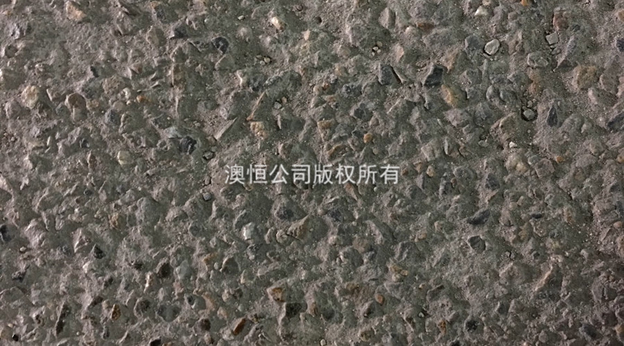 破爛、骨料裸露的地面