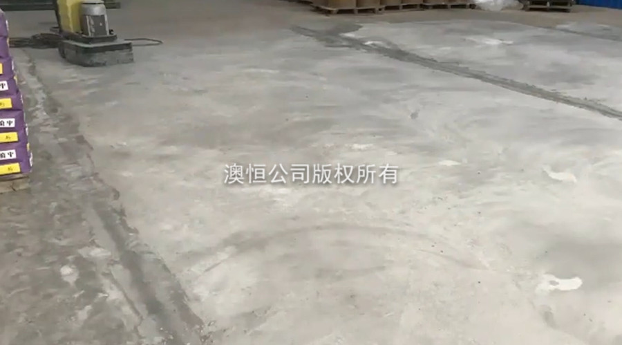 910快速修補自流平水泥批刮后的效果