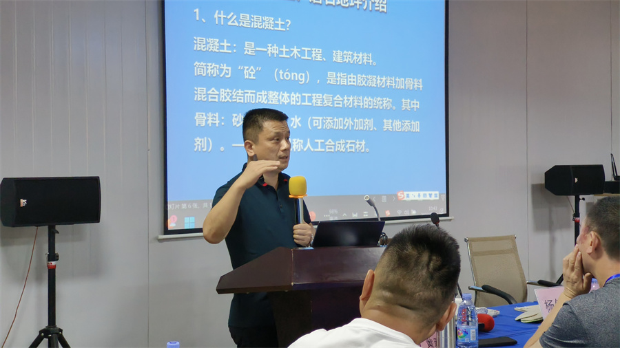 美石龔總為大家講解理論知識(shí) 美石龔總為大家講解理論知識(shí)